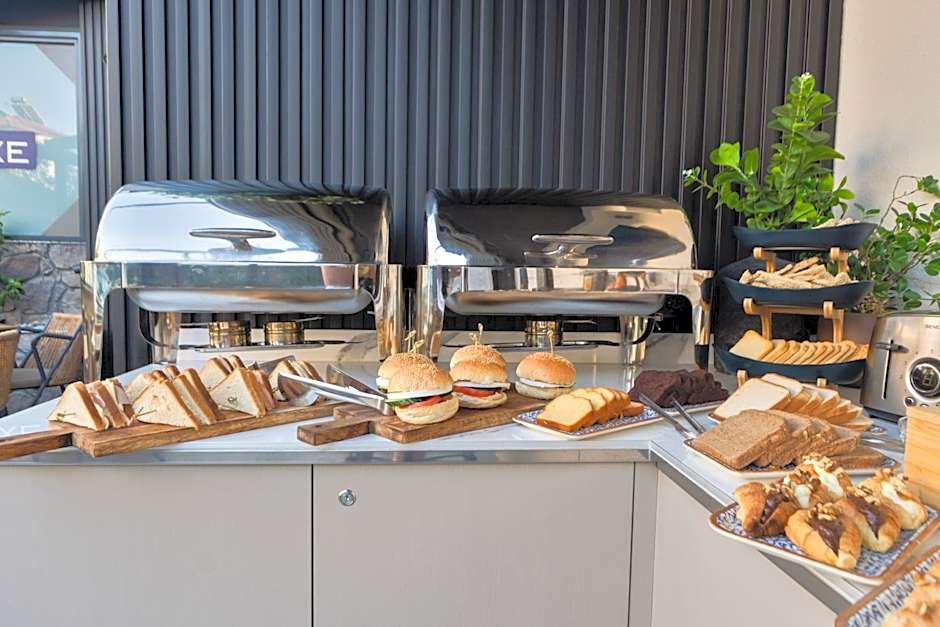 Costa De Luxe Suites