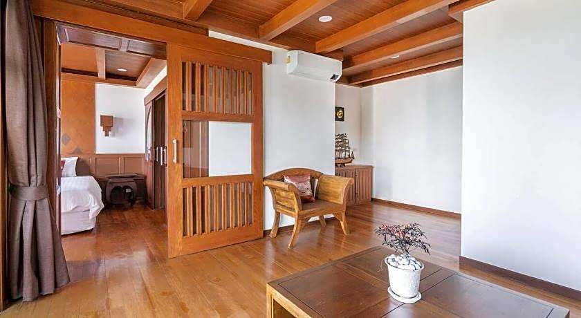 Villa Melitta, Pool, Beach, 360-SeaViews, 6-bed Thai Luxury on Best Location in Samui