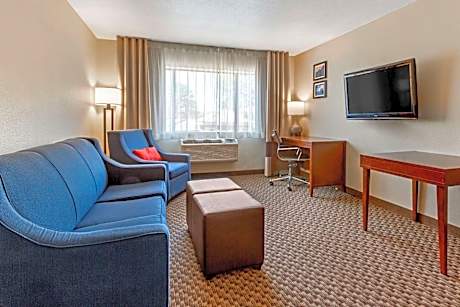 Queen Suite with Two Queen Beds and Jacuzzi - Non-Smoking