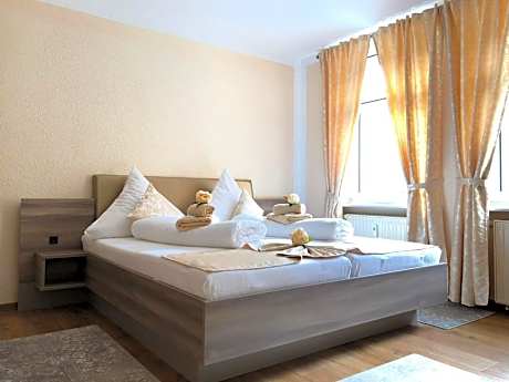 Standard Twin Room with Shared Bathroom