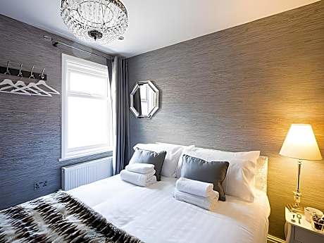 Budget-Double room-Ensuite with Shower-Garden View