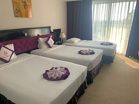 Deluxe River View Triple