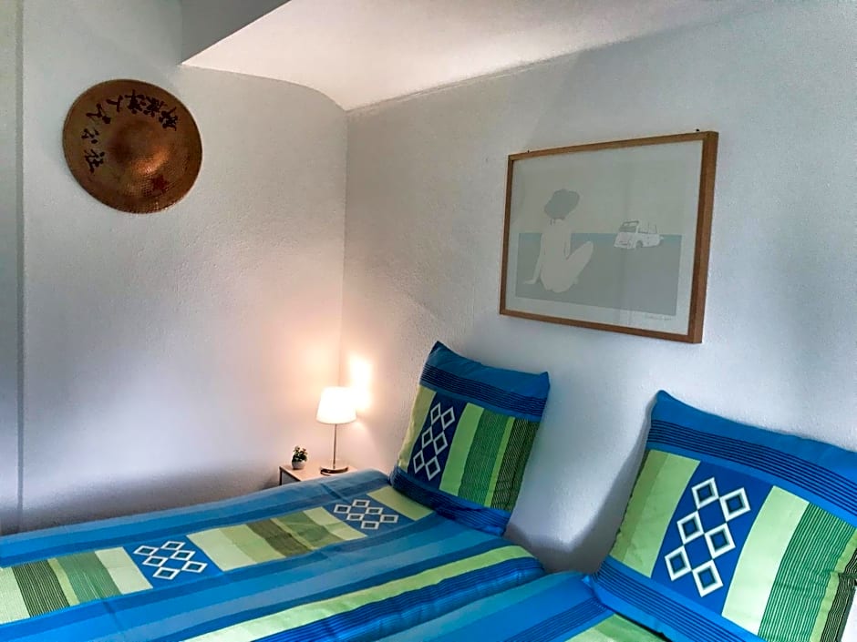 Lindo Lugar - just a 7 minute walk from the airport