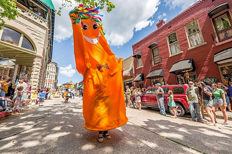 1905 Basin Park Hotel