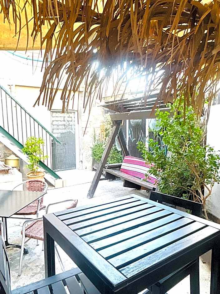Al Yakhour Hostel