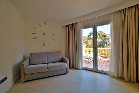 Studio with Garden View