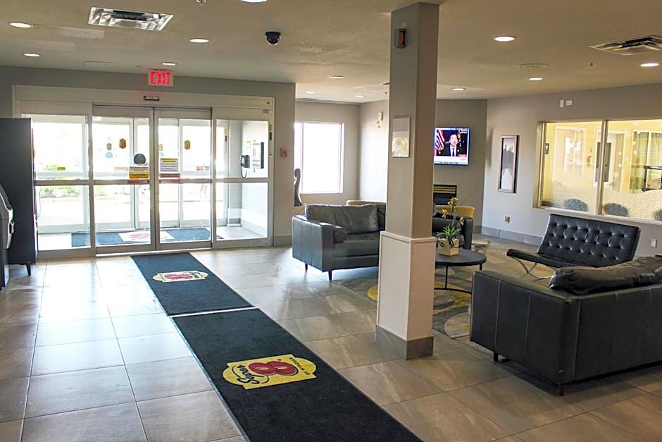 Super 8 by Wyndham Edmonton South