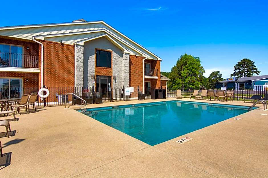 Clarion Pointe on the lake Clarksville-South Hill West