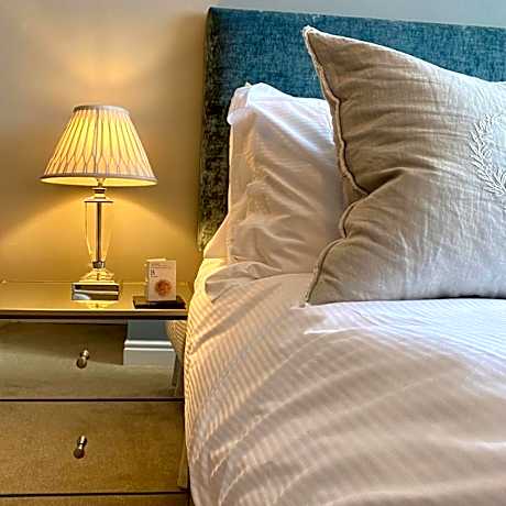 Small Double Room - Ground Floor- Pets not allowed