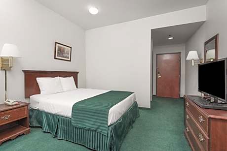 Queen Room - Non-Smoking