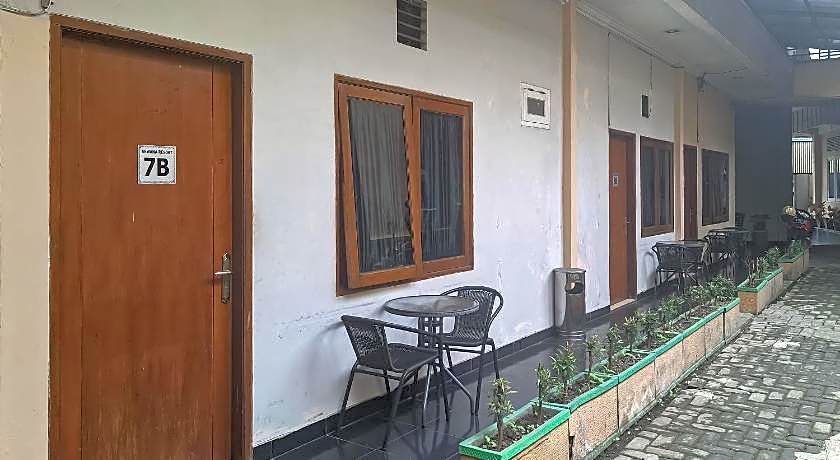 RedDoorz @ Hotel Arwana Safari Puncak