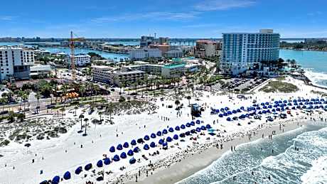 Pelican Pointe Hotel
