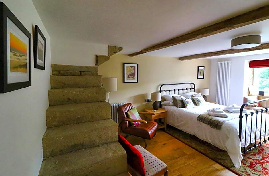 Photo 1 of 9 of Deluxe 1 King Bed