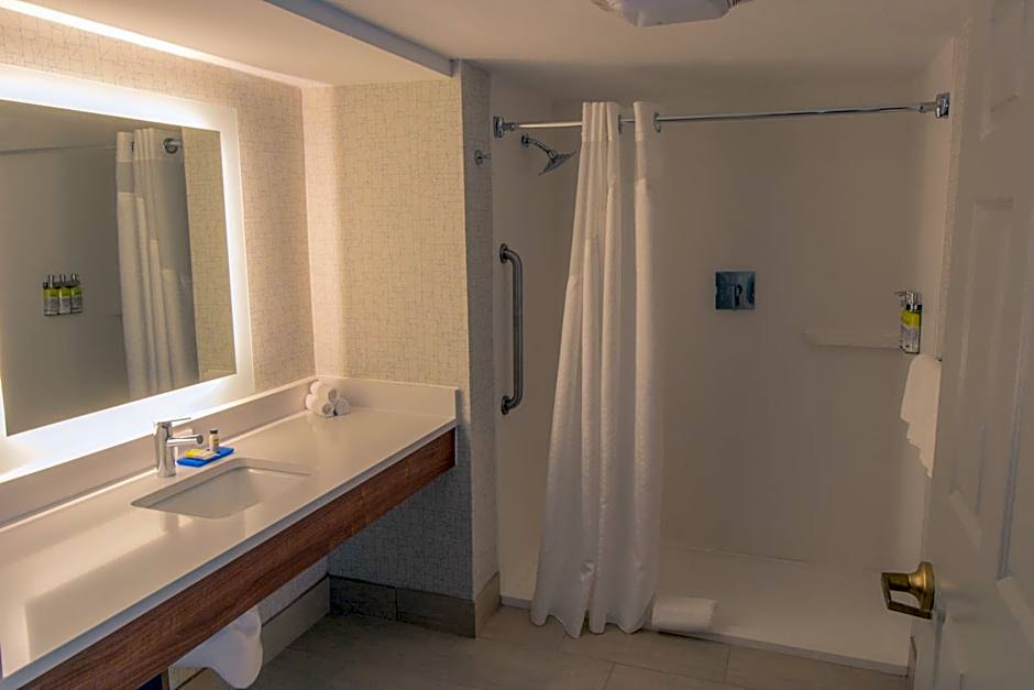 Holiday Inn Express & Suites Manassas By IHG