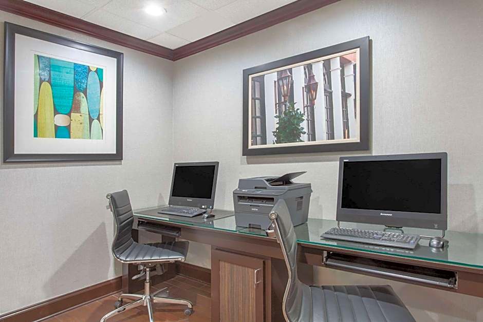 Wingate by Wyndham Charleston Coliseum