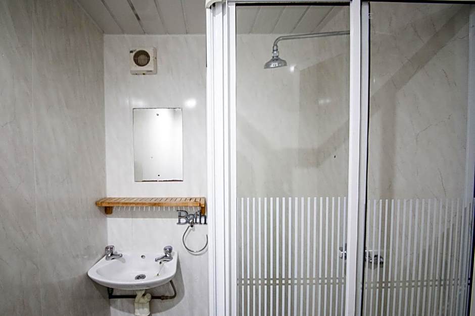 MyRoomz Hollingdales Hotel