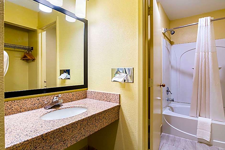 Quality Inn & Suites Greensburg I-74