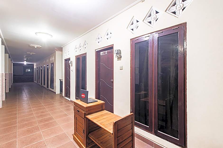 OYO Life 93504 Kost Krisna