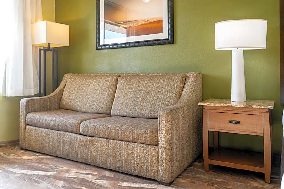 The Buena Park Hotel & Suites