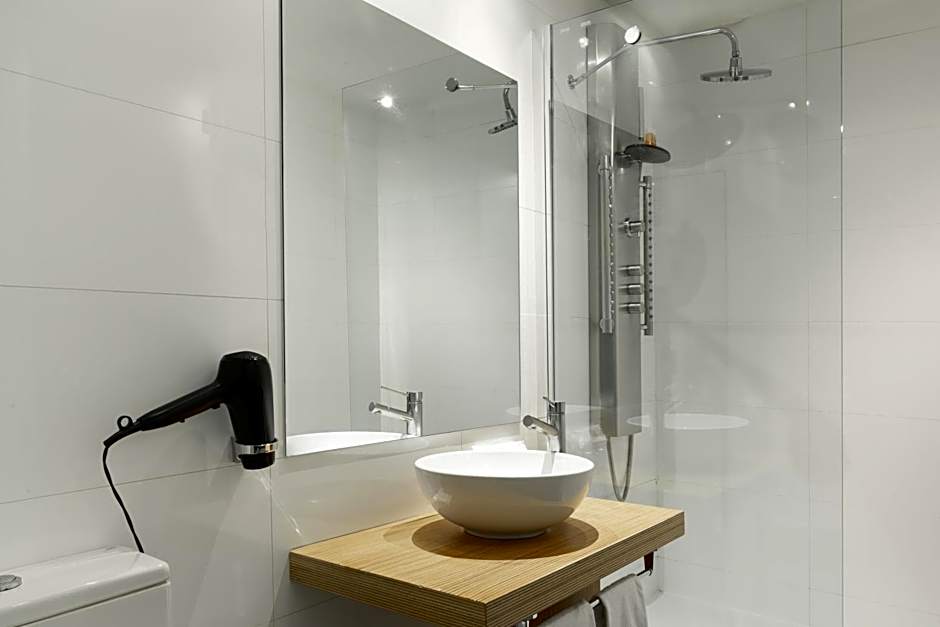 Petit Palace Tres Cruces