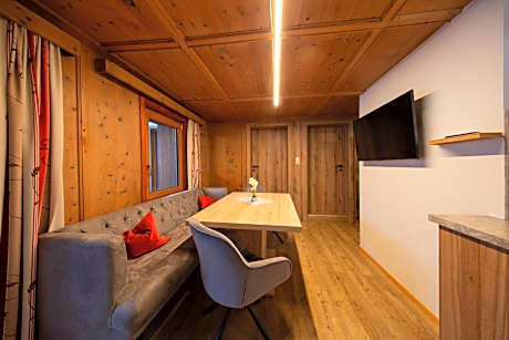 Two-Bedroom Apartment (5 Adults)