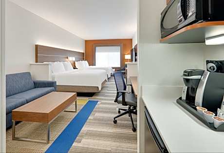 Queen Suite with Two Queen Beds