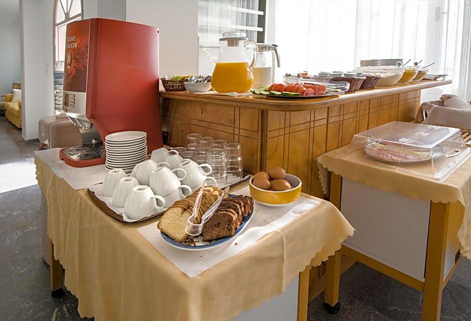 Kamari Blue Boutique Hotel