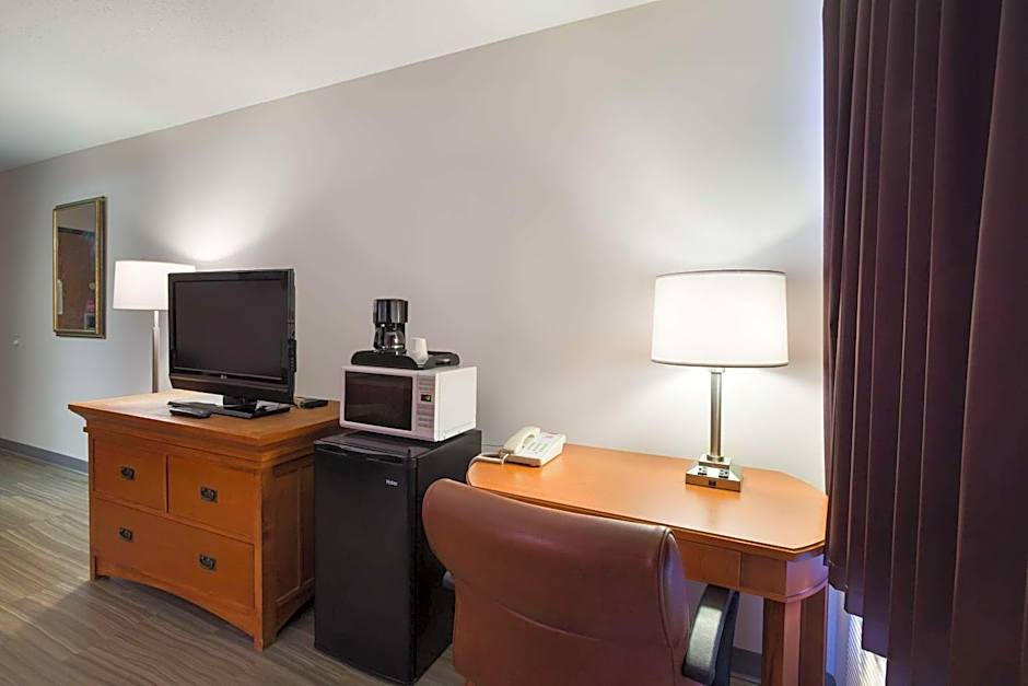 ECONO LODGE INN & SUITES
