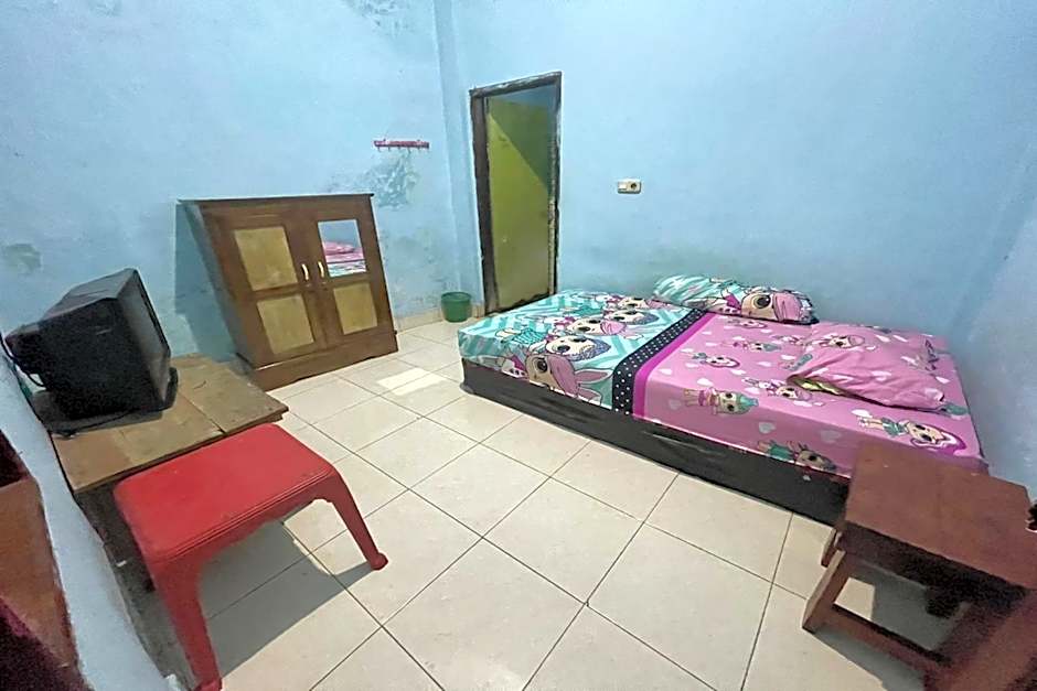 EXPRESS O 91669 Kost Amel Near Taman Mattirotasi