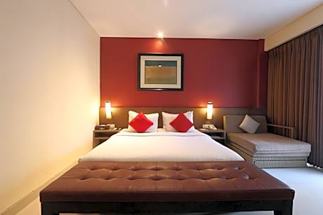 Grand Deluxe Room Upper Floor with Bathtub