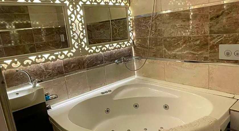 Peracity Hotel