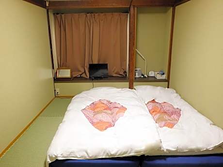 Japanese Style Twin with Shared Bathroom