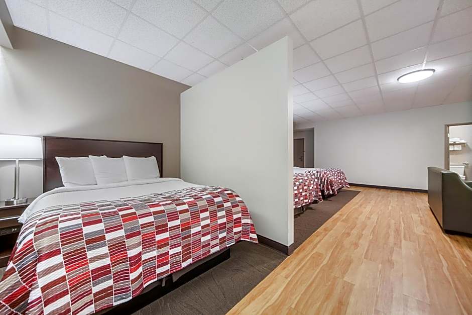 Red Roof Inn & Suites Omaha - Council Bluffs