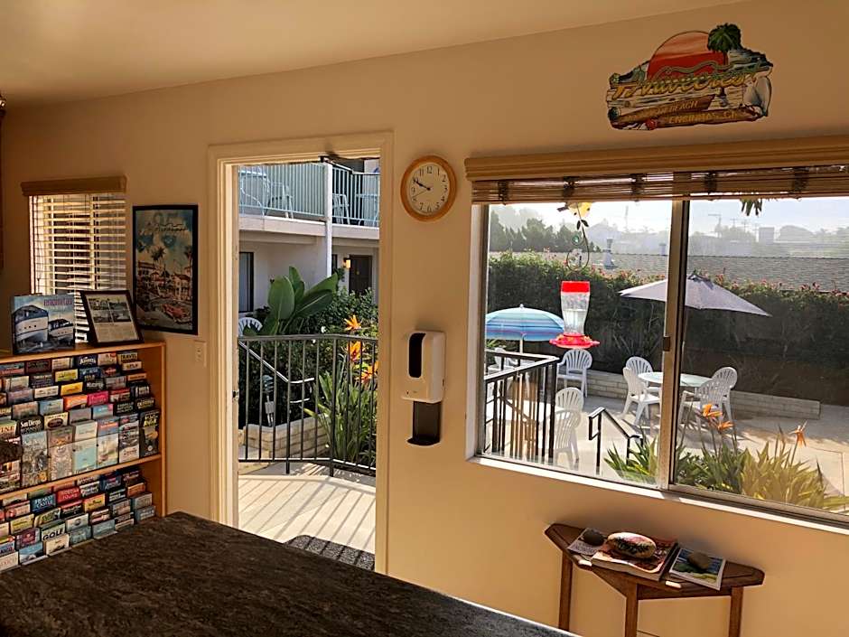Moonlight Beach Motel