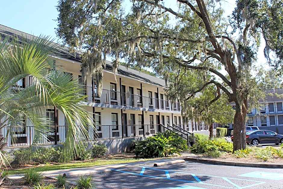 Charleston Creekside Inn