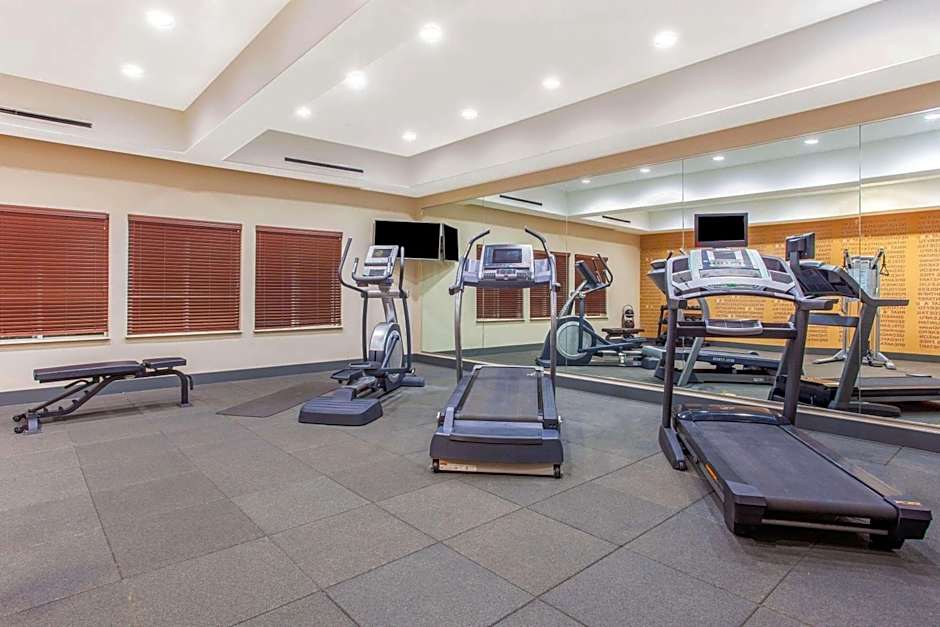 La Quinta Inn & Suites by Wyndham Gonzales