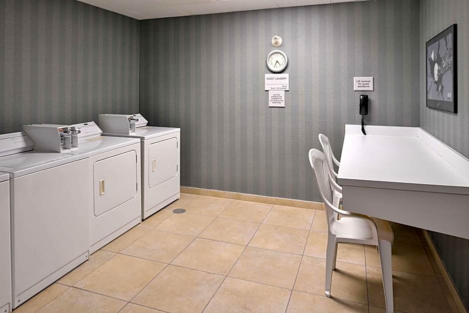 Hampton Inn & Suites By Hilton Calgary University Northwest