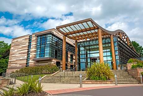 The Orchard Hotel & Restaurant