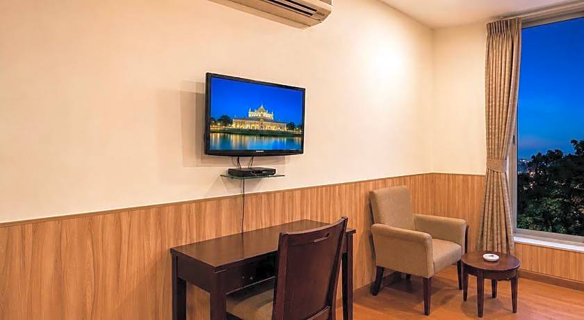 Royal Palm - Hotel Near Udaipur Railway Station