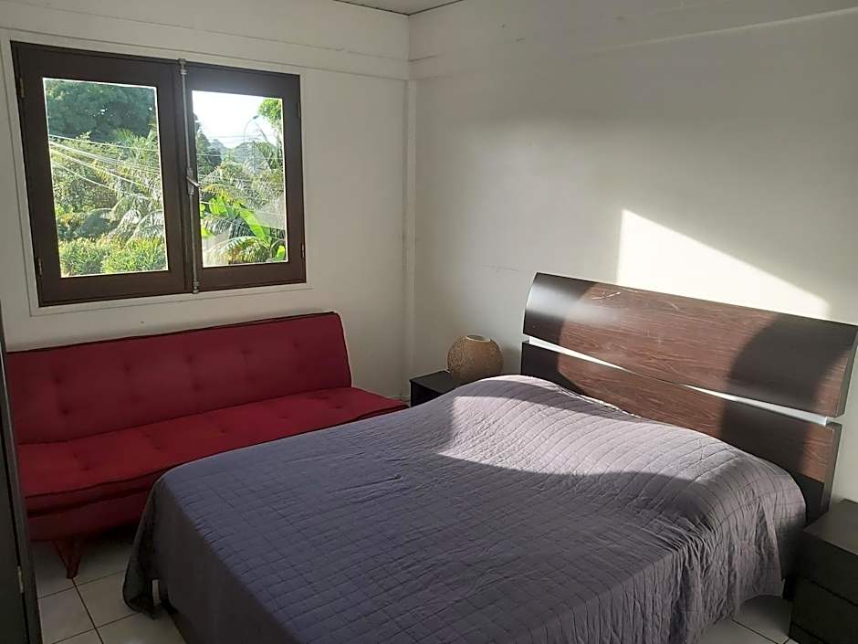 Au Petit Canal Fleuri