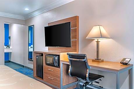 2 Queen Beds Nonsmoking