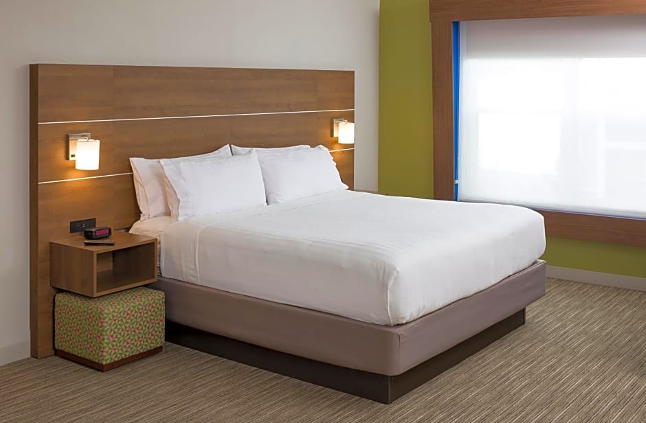 Holiday Inn Express Hotel & Suites White River Junction, an IHG Hotel