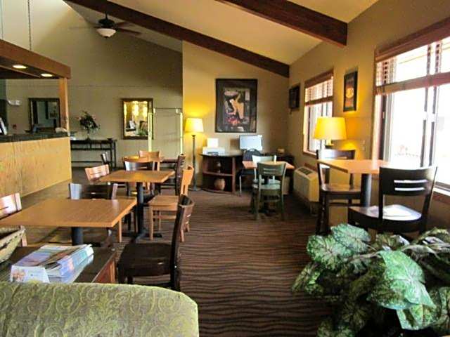 AmericInn by Wyndham West Bend