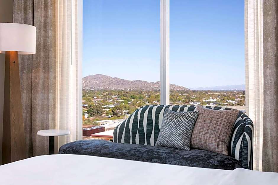 Caesars Republic Scottsdale, a Hilton Hotel