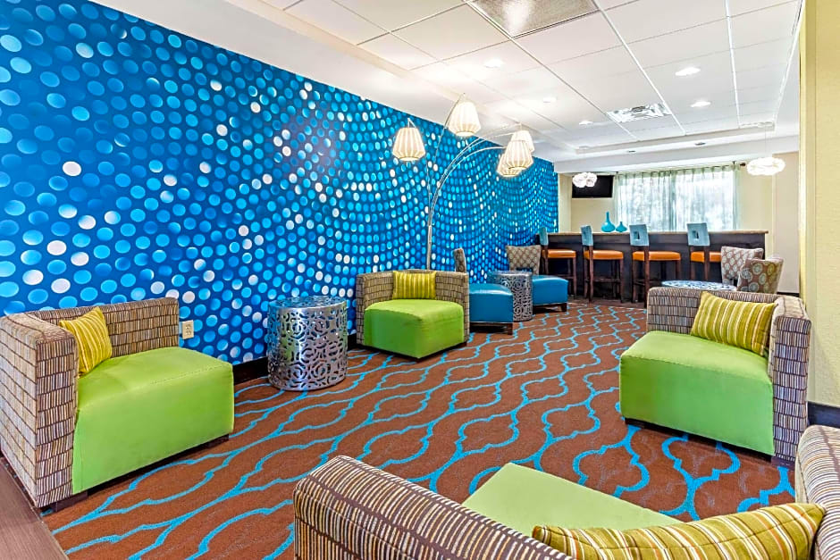 La Quinta Inn & Suites by Wyndham Tampa North