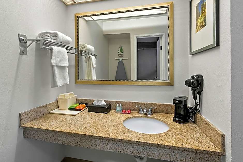 Quality Inn & Suites Fayetteville I-95