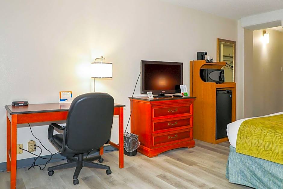 Ramada by Wyndham Cumberland Downtown