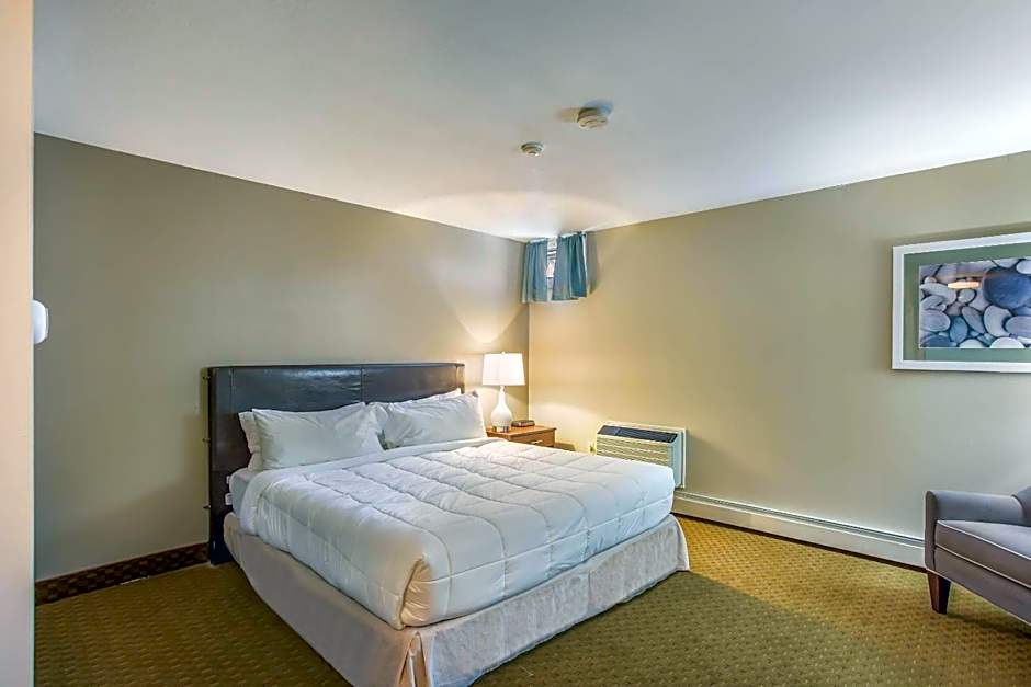 Photo 1 of 8 of Standard 1 King Bed, Top Floor