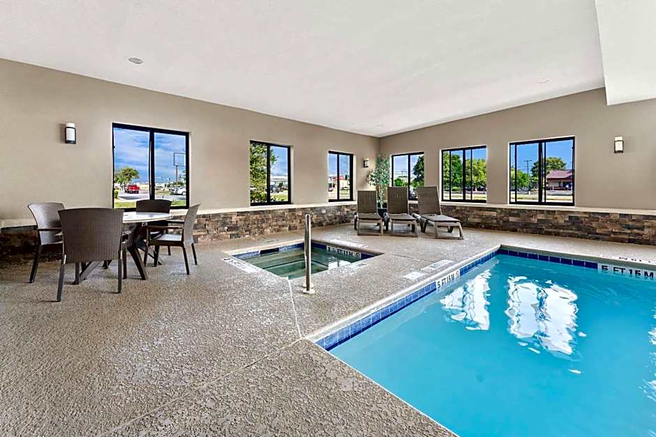 Comfort Suites near Robins Air Force Base