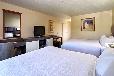 Queen Room with Two Queen Beds - Hearing Access/Non-Smoking
